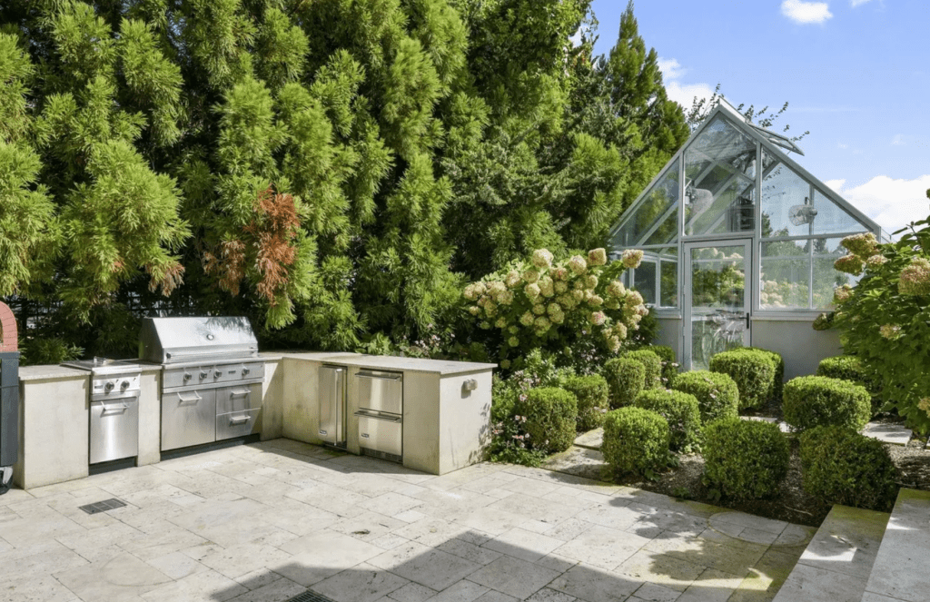 106 Premium Point Road, New Rochelle