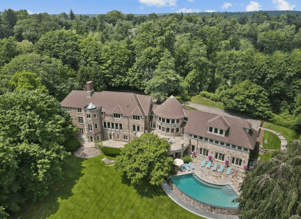 383 Woodlands Road, Harrison