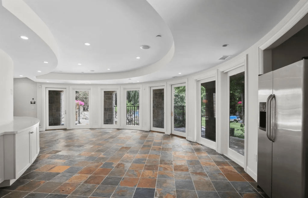 383 Woodlands Road, Harrison