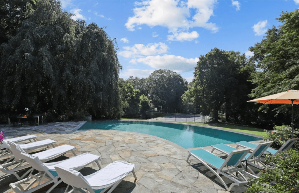 383 Woodlands Road, Harrison