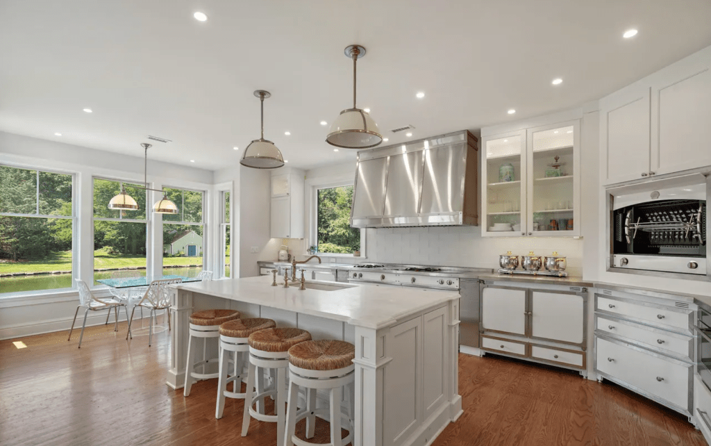 31 Meadow Wood Drive, Greenwich