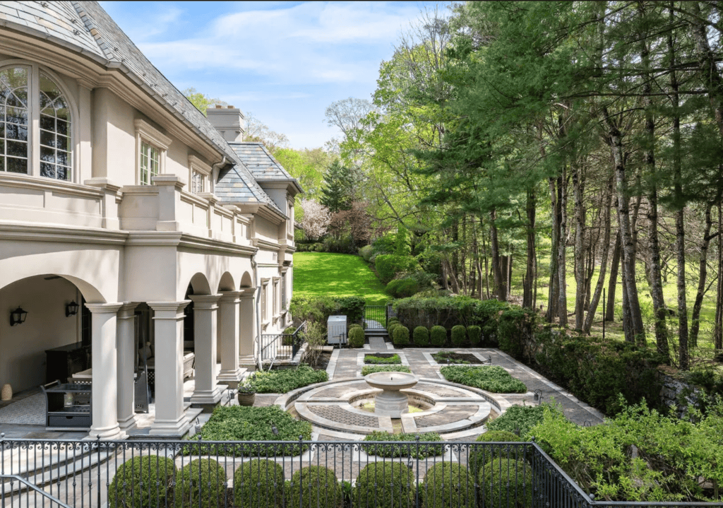 524 Lake Ave, Greenwich