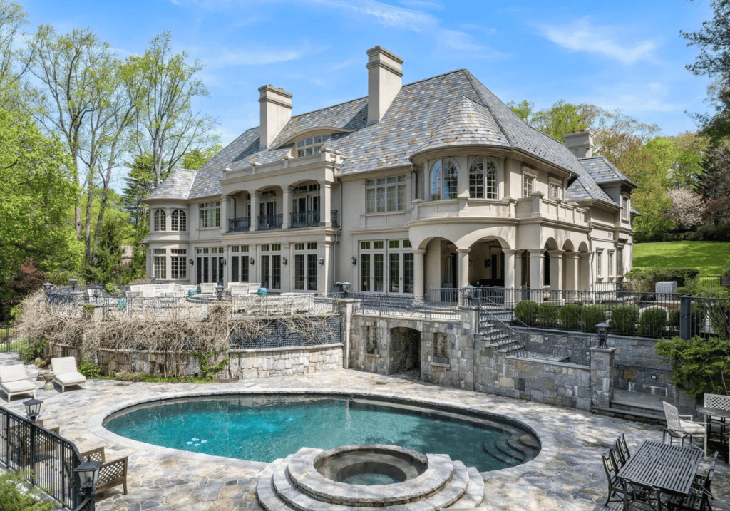 524 Lake Ave, Greenwich