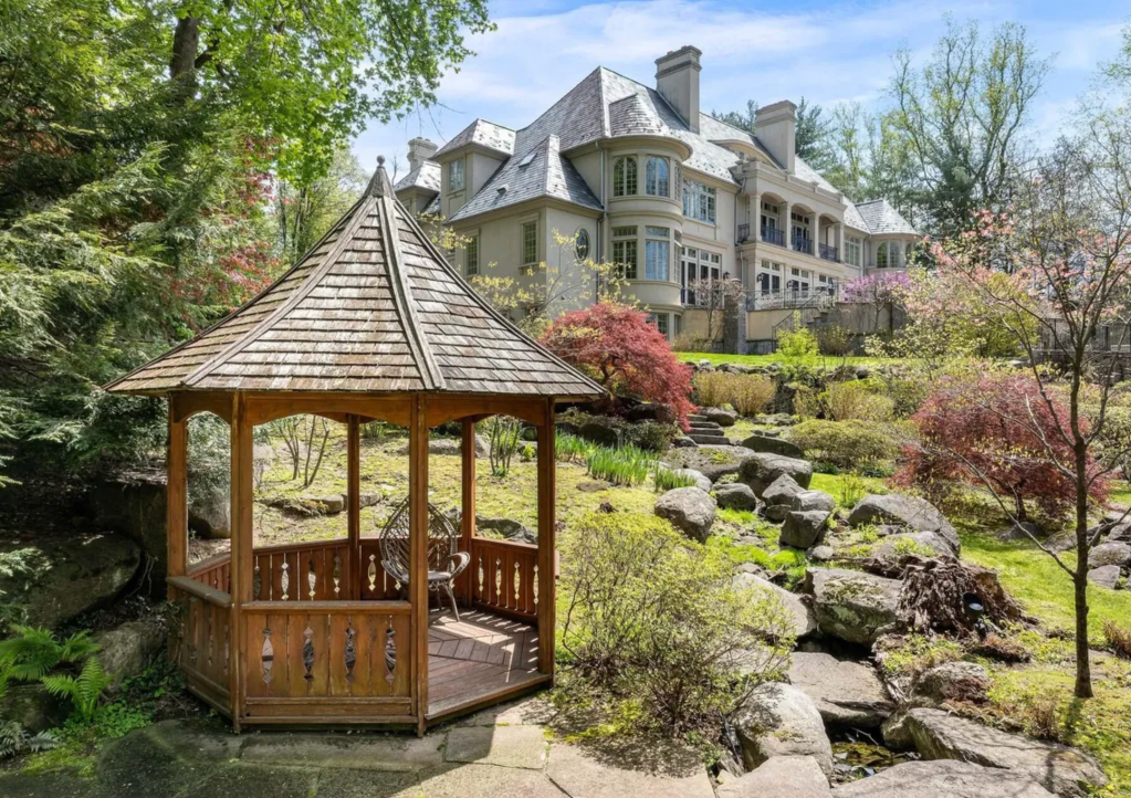 524 Lake Ave, Greenwich