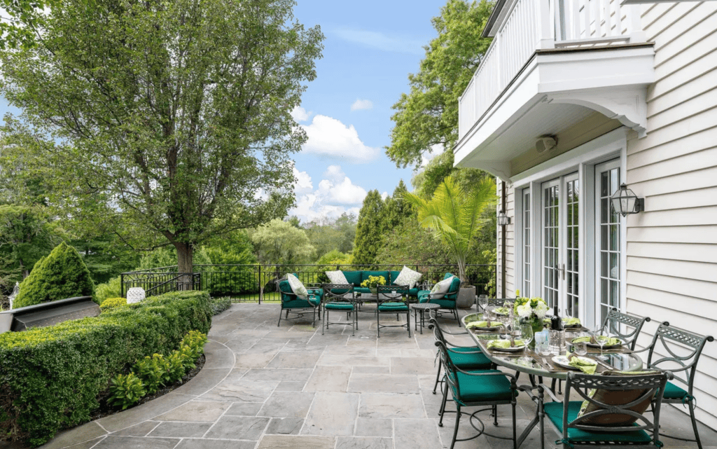 174 Round Hill Road, Greenwich