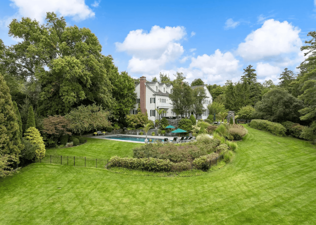 174 Round Hill Road, Greenwich