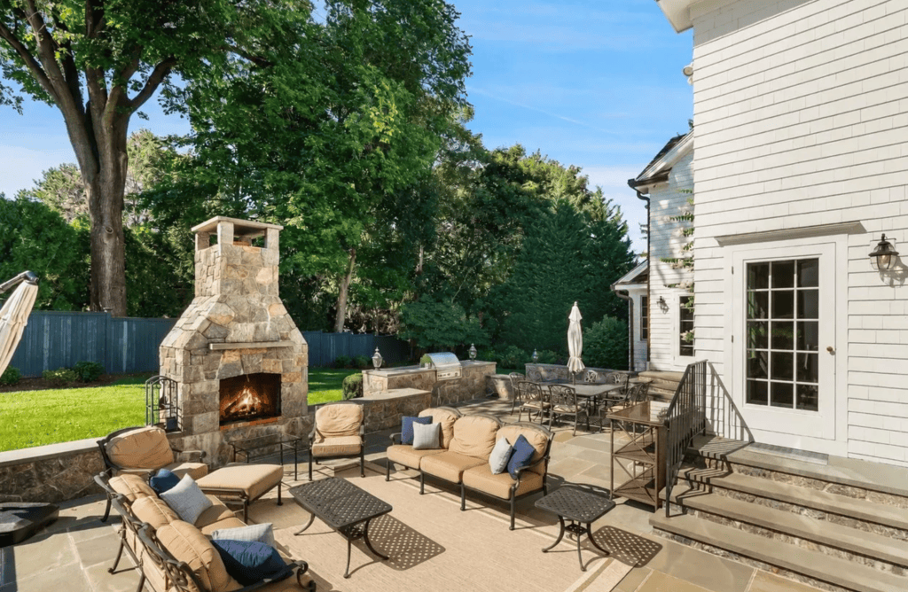 81 Park Drive North, Rye